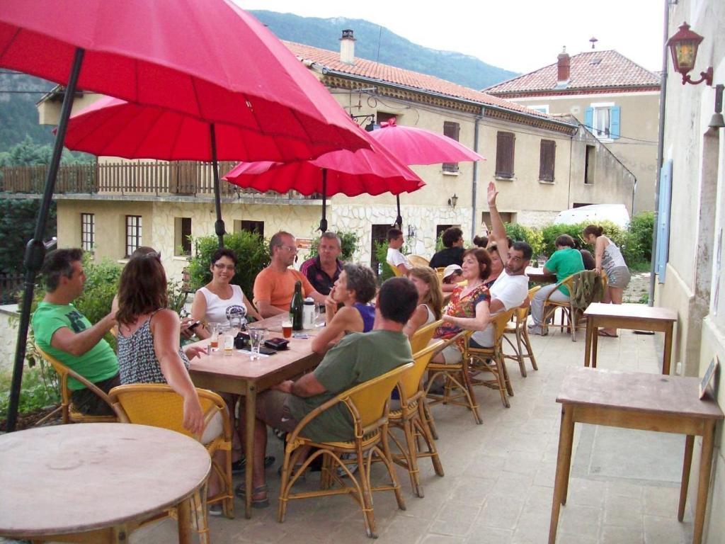 Le Vin de l'Eté Bed and Breakfast Ponet-et-Saint-Auban Exterior foto